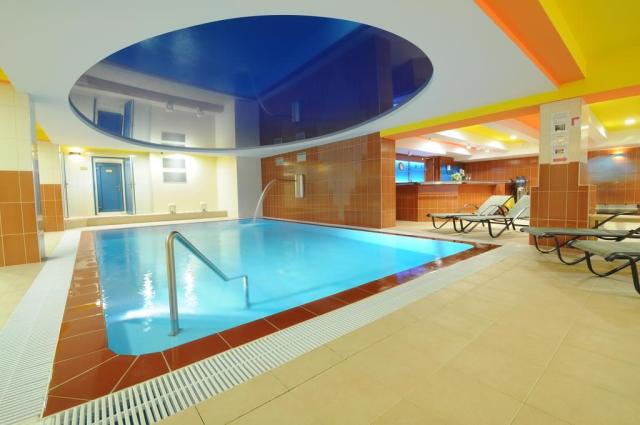 wellness-hotel-energetic-roznov-pod-radhostem-bazen-2.jpg