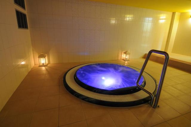 wellness-hotel-energetic-roznov-pod-radhostem-virivka-2.jpg