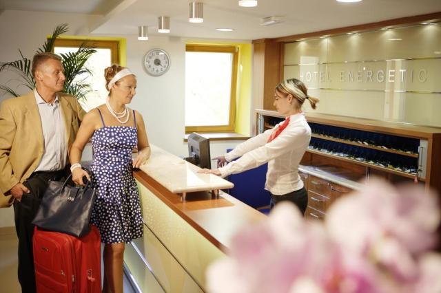 wellness-hotel-energetic-roznov-pod-radhostem-recepce.jpg