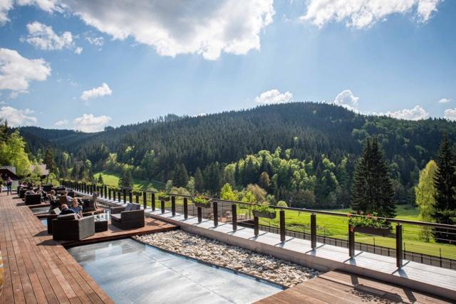 hotel-horal-ceska-republika-velke-karlovice-restaurace-terasa.j