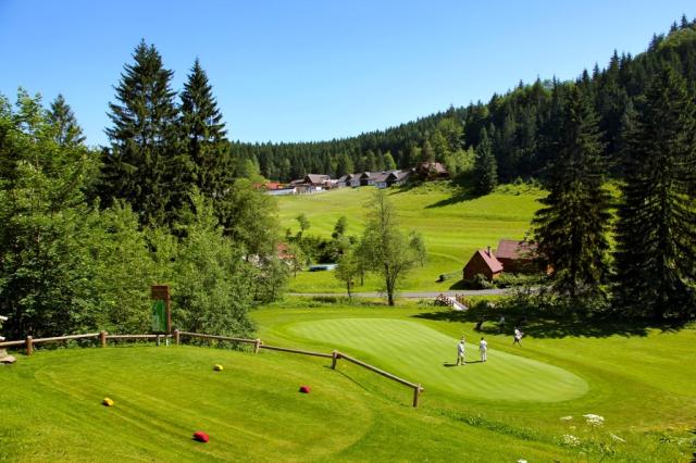 hotel-horal-ceska-republika-velke-karlovice-golfove-hriste.jpg
