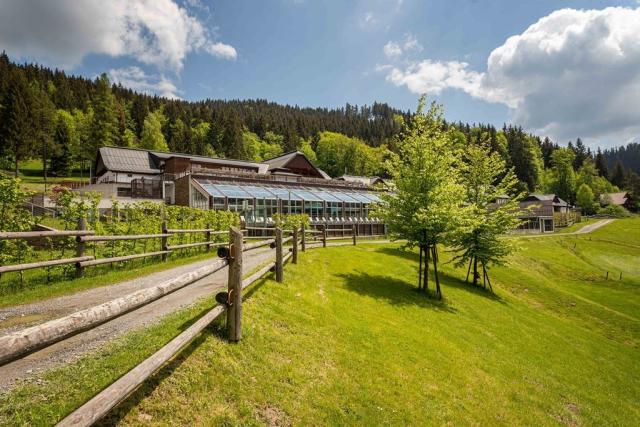 hotel-horal-ceska-republika-velke-karlovice-pohled-na-hotel (2)