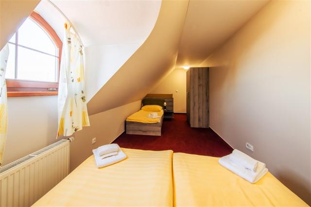 Frankuv-dvur-Jindrichuv-Hradec-3luzkovy.jpg
