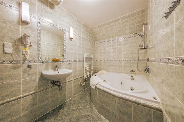 Frankuv-dvur-Jindrichuv-Hradec-apt-koup.jpg