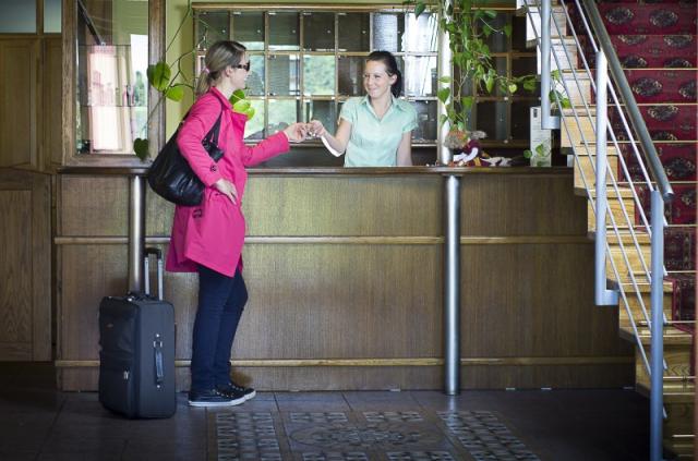 hotel-frankuv-dvur-jindrichuv-hradec-recepce.jpg