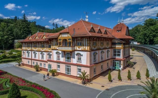 hotel-jurkovicuv-dum-ceska-republika-luhacovice-pohled-na-hotel