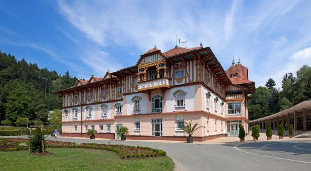 hotel-jurkovicuv-dum-ceska-republika-luhacovice-pohled-na-hotel