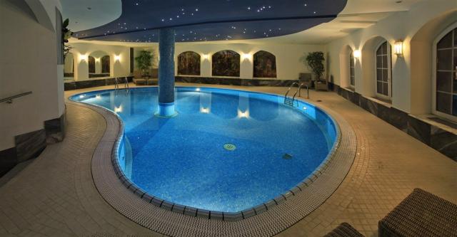 parkhotel-kasperske-hory-bazen.jpg