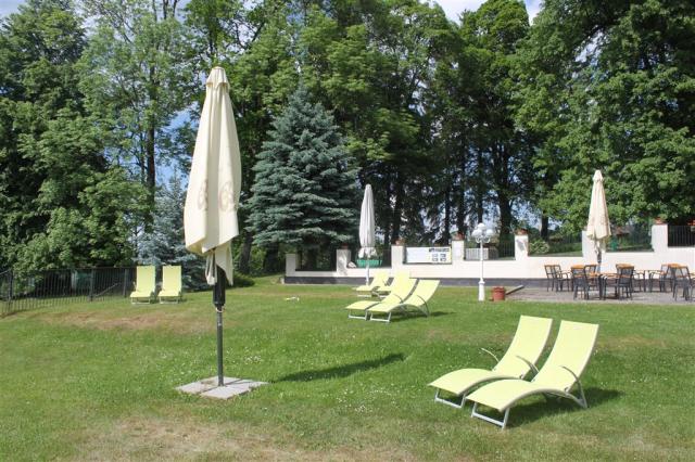 parkhotel-kasperske-hory-zahrada-lehatka-2.JPG