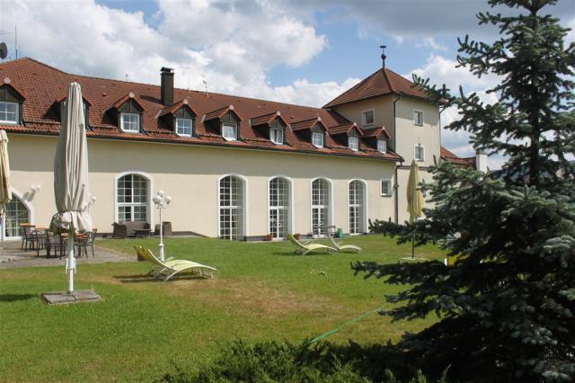 parkhotel-kasperske-hory-zahrada-lehatka.JPG