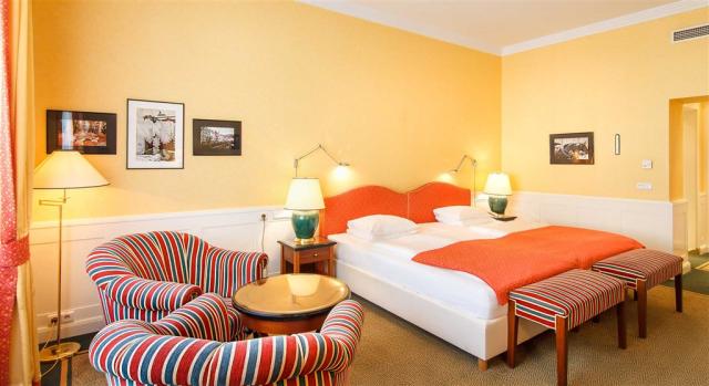 Spa-Hotel-Dvorak-Karlovy-Vary-Cesko-pokoj-deluxe (6).jpg
