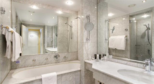 Spa-Hotel-Dvorak-Karlovy-Vary-Cesko-pokoj-deluxe (4).jpg
