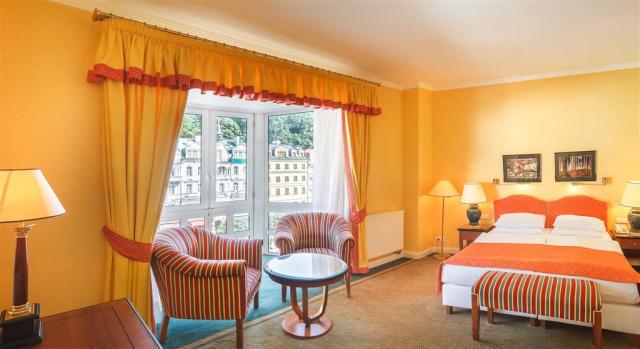 Spa-Hotel-Dvorak-Karlovy-Vary-Cesko-pokoj-deluxe.jpg