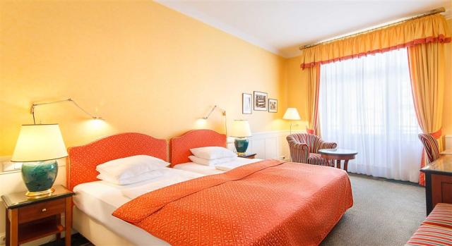 Spa-Hotel-Dvorak-Karlovy-Vary-Cesko-pokoj-suite (4).jpg