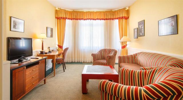 Spa-Hotel-Dvorak-Karlovy-Vary-Cesko-pokoj-suite (5).jpg