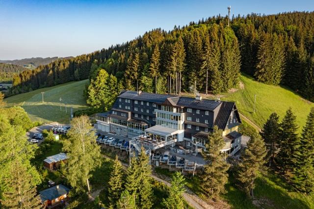 hotel-lanterna-ceska-republika-velke-karlovice-pohled-na-hotel 