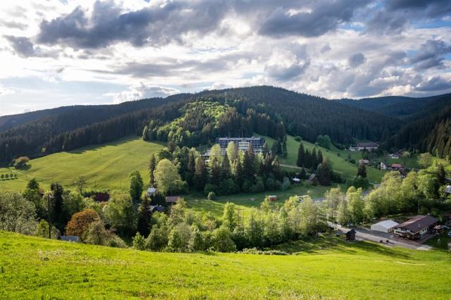 hotel-lanterna-ceska-republika-velke-karlovice-pohled-na-hotel 