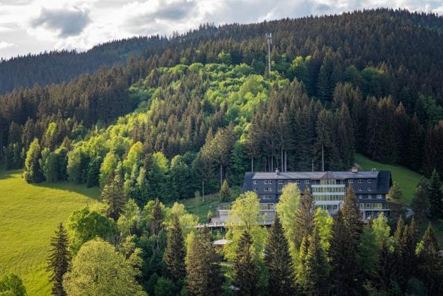 hotel-lanterna-ceska-republika-velke-karlovice-pohled-na-hotel 