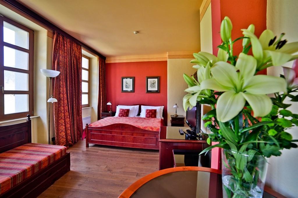 romanticky-hotel-mlyn-karlstejn-cesko-karlstejn-junior-suite.pn