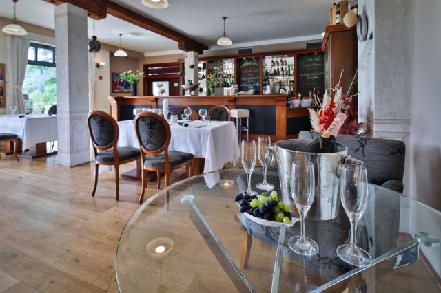 romanticky-hotel-mlyn-karlstejn-restaurace.png