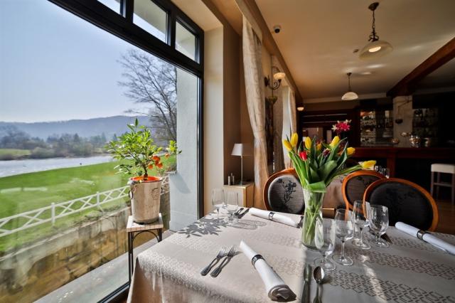 romanticky-hotel-mlyn-karlstejn-cesko-restaurace-2.png
