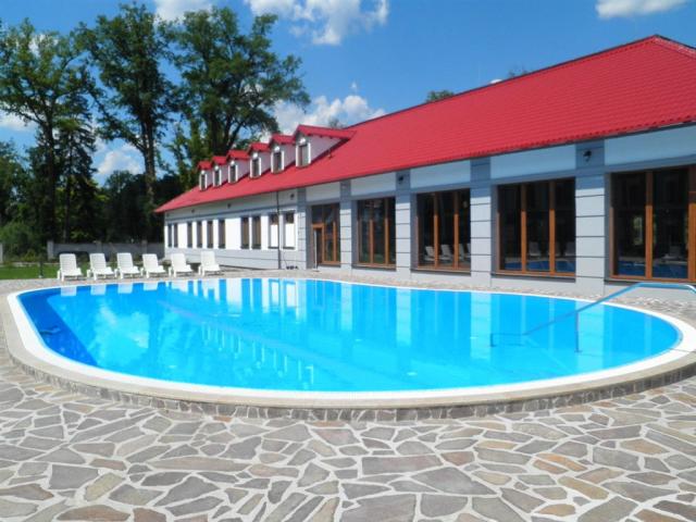 Golf-resort-Konopiste-wellness centrum s bazenem.jpg