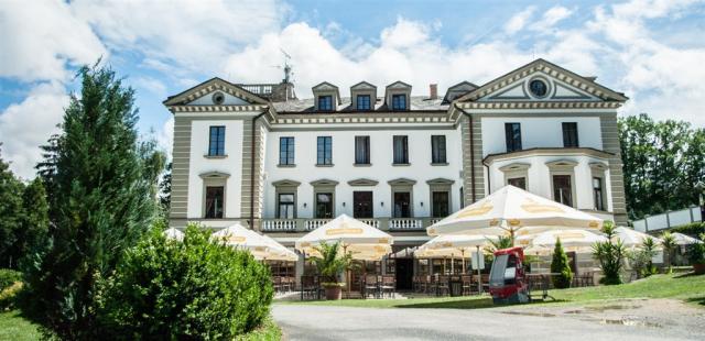 Golf-resort-Konopiste-zamecka-restaurace-golfova-klubovna.png