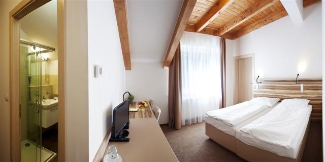 hotel-moninec-cesko-sedlec-pohled-na-pokoj.jpg