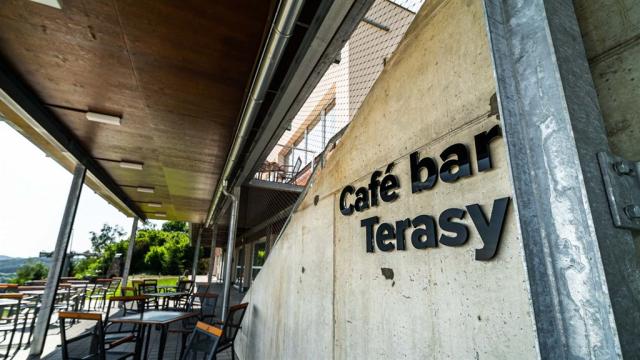 hotel-moninec-cesko-sedlec-cafe-bar-terasy.jpg