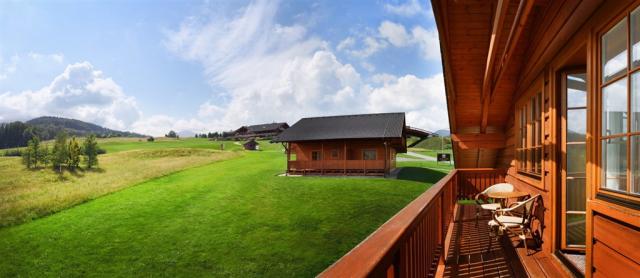 green-inn-ostravice-deluxe-pokoj-balkon.jpg