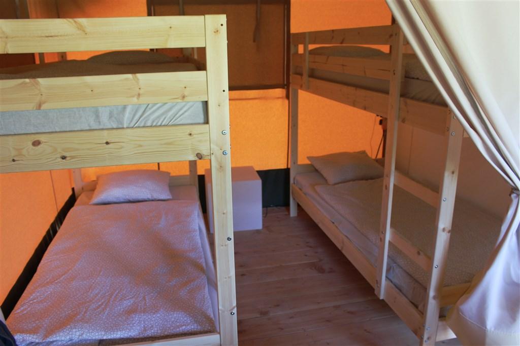 kemp-prima-ceska-republika-kolodeje-nad-luznici-bungalov-safari