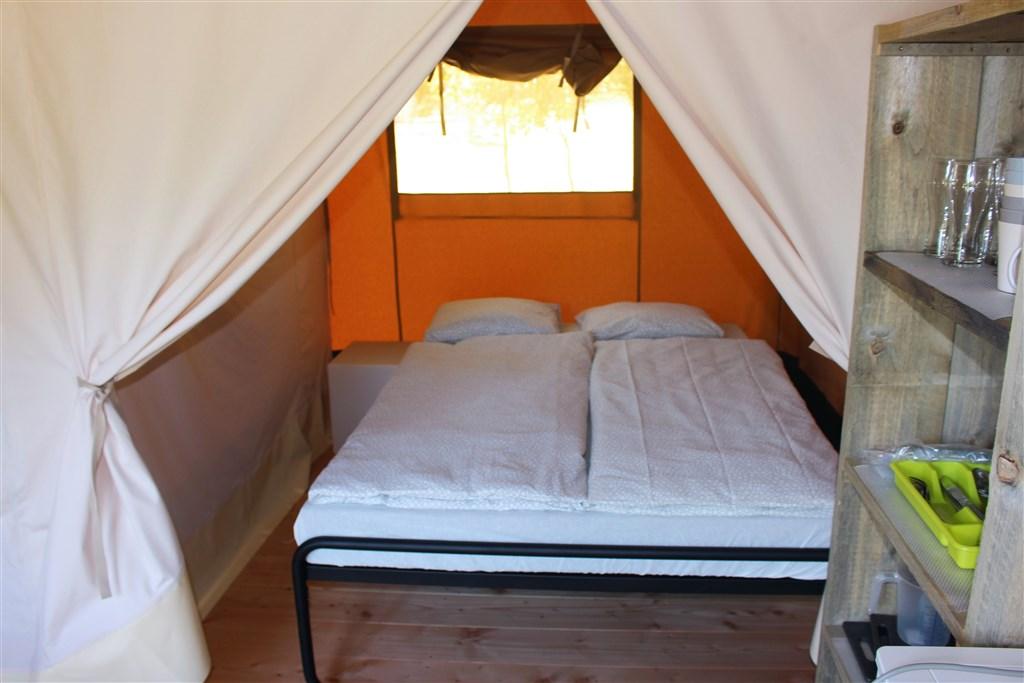 kemp-prima-ceska-republika-kolodeje-nad-luznici-bungalov-safari
