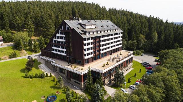 hotel-orea-resort-horizont-zelezna-ruda-pohled-na-hotel-1.jpg