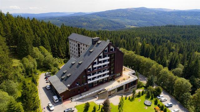 hotel-orea-resort-horizont-zelezna-ruda-pohled-na-hotel-2.jpg