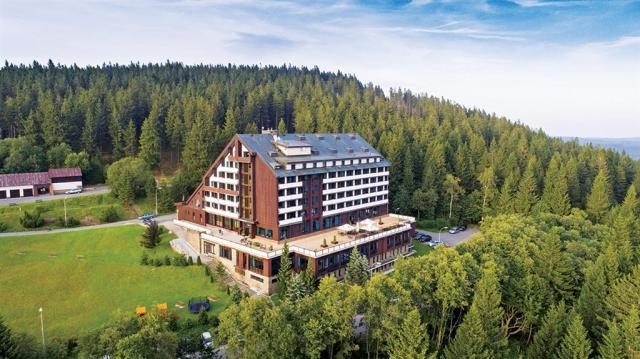 hotel-orea-resort-horizont-zelezna-ruda-pohled-na-hotel-3.jpg