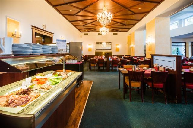 hotel-royal-ceska-republika-marianske-lazne-restaurace-snidane.