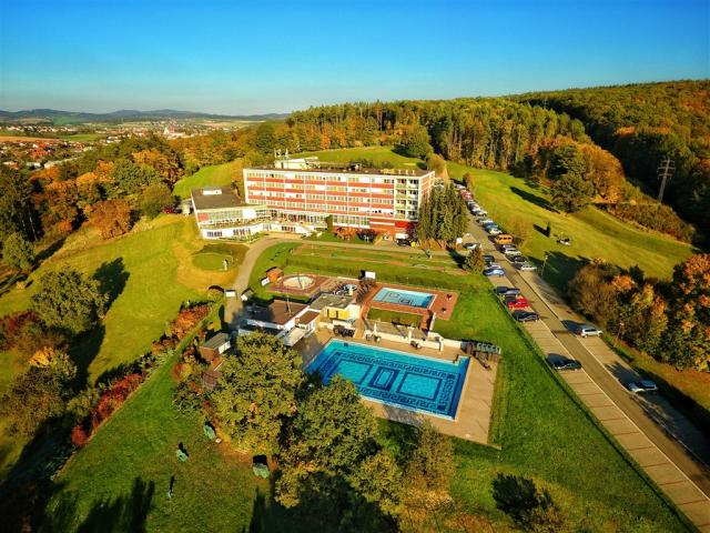 hotel-lazne-kostelec-u-zlina-celkovy-pohled-2.jpg