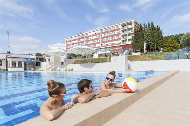hotel-lazne-kostelec-u-zlina-bazen.jpg