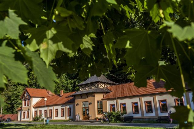 hotel-lazne-kostelec-u-zlina-celkovy-pohled.jpg