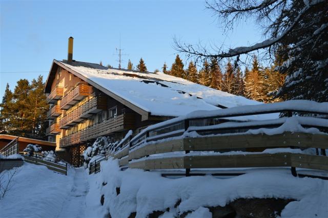 hotel-depandance-srni-sumava-pohled-na-hotel-ze-strany-zima.jpg