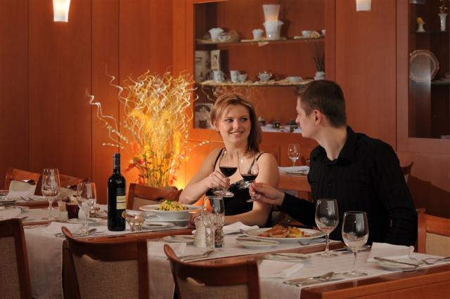 hotel-depandance-srni-sumava-restaurace-vecere.jpg.jpg