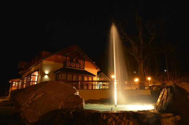 hotel-studanka-cesko-rychnov-nad-kneznou--pohled-na-hotel-v-noc