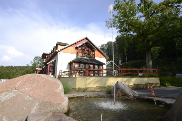 hotel-studanka-cesko-rychnov-nad-kneznou-pohled-na-hotel-2.jpg