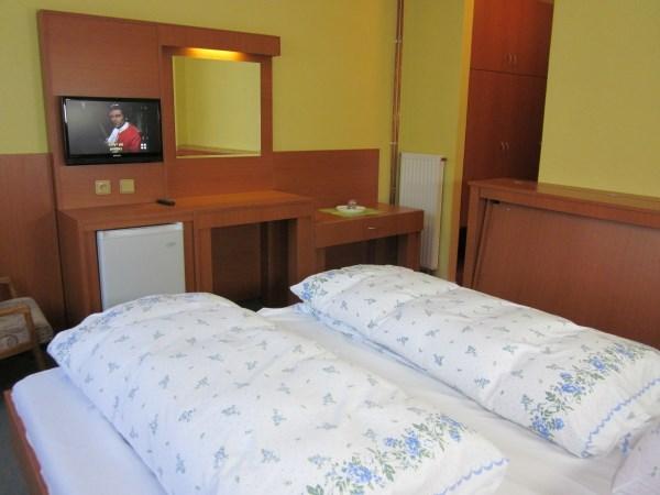 hotel-penzion-u-prehrady-moravka-ubytovani-vybaveni-pokoje-typu