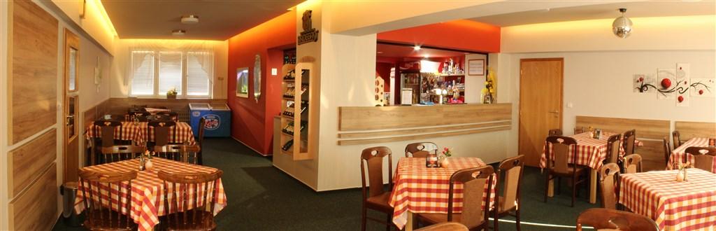 hotel-penzion-u-prehrady-moravka-bar-panorama.jpg