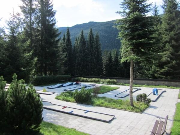 hotel-penzion-u-prehrady-moravka-minigolf-2.jpg