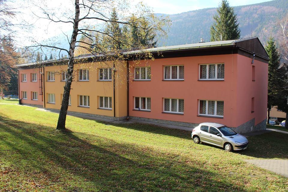 hotel-penzion-u-prehrady-moravka-budova-B-2.jpg