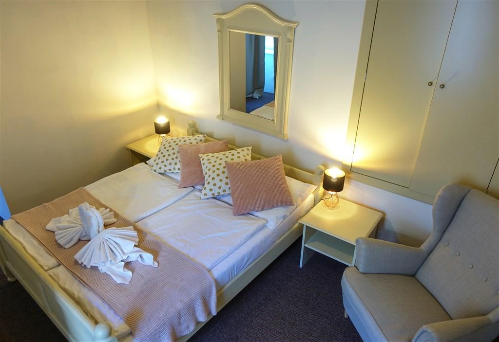 hotel-u-krize-cesko-praha-pokoj-standard.jpg