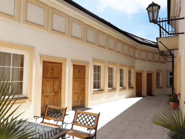 hotel-u-krize-cesko-praha-dvur.jpg