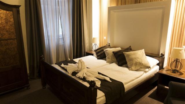 hotel-u-krize-cesko-praha-dvouluzkovy-pokoj-2.jpg